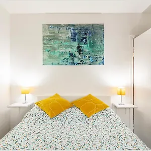 Cheerful 3 Bedroom Entire - Newly Furnished Stockport